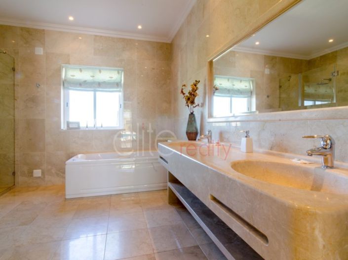 Image No.20-Maison de 5 chambres à vendre à Lagos