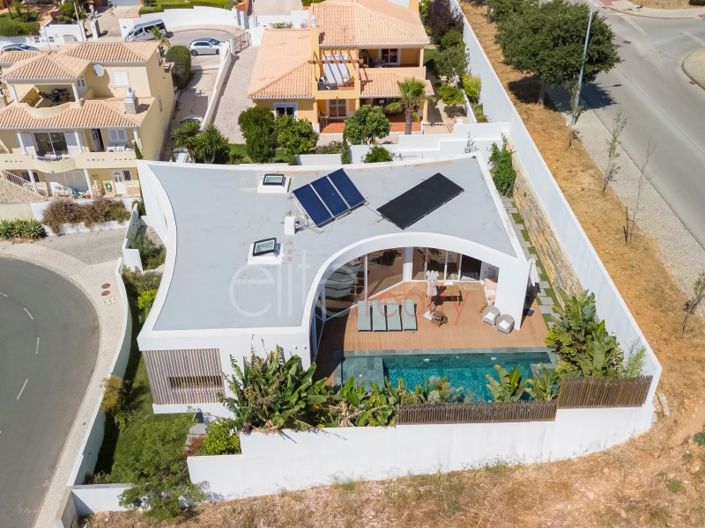 Image No.2-Maison de 4 chambres à vendre à Lagos