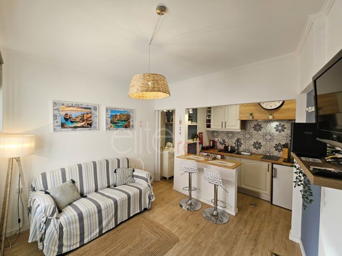 Image No.2-Maison de 1 chambre à vendre à Lagos