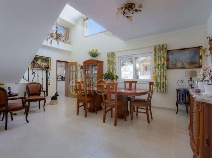 Image No.13-5 Bed House for sale