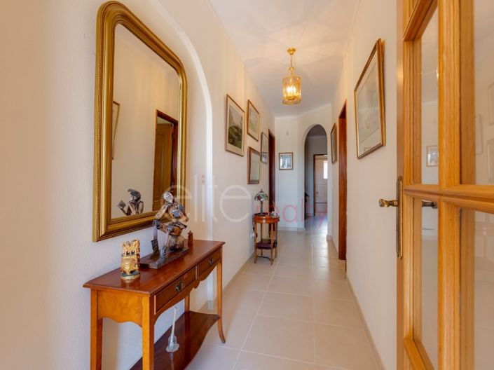 Image No.18-5 Bed House for sale