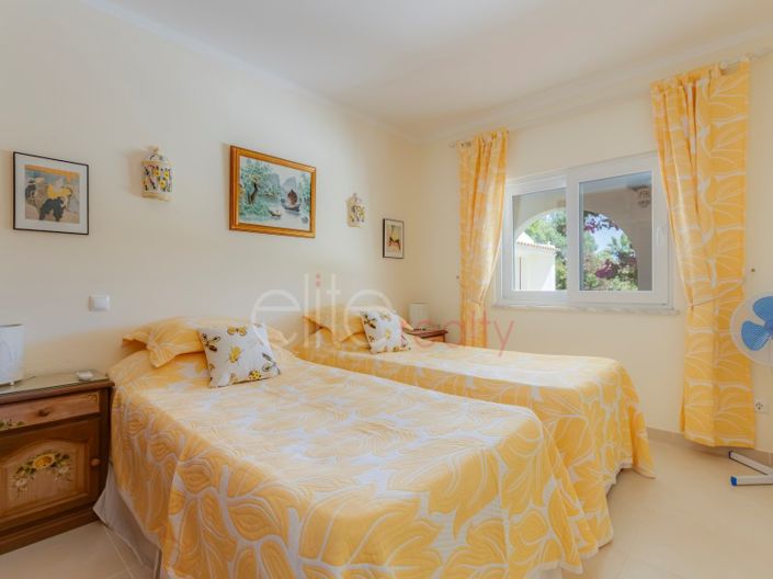 Image No.24-5 Bed House for sale