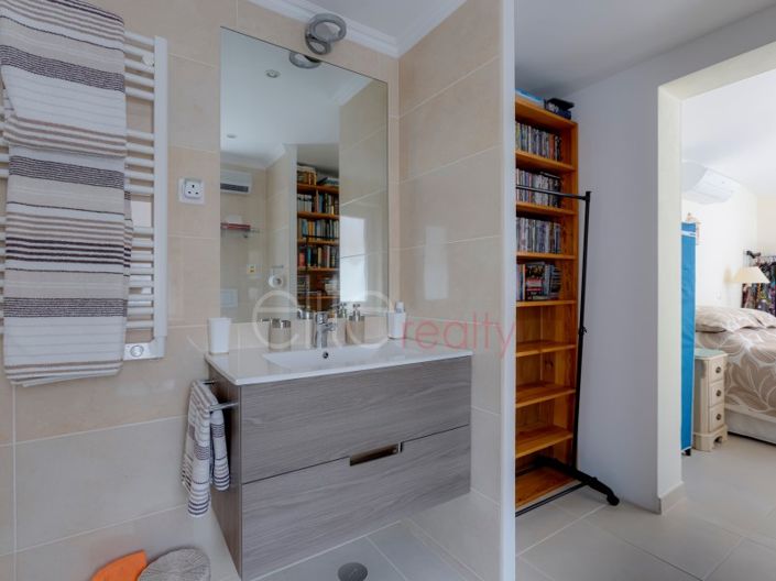 Image No.34-5 Bed House for sale