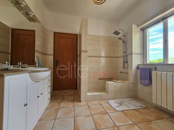 Image No.13-4 Bed House for sale