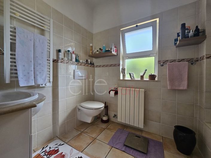 Image No.20-4 Bed House for sale