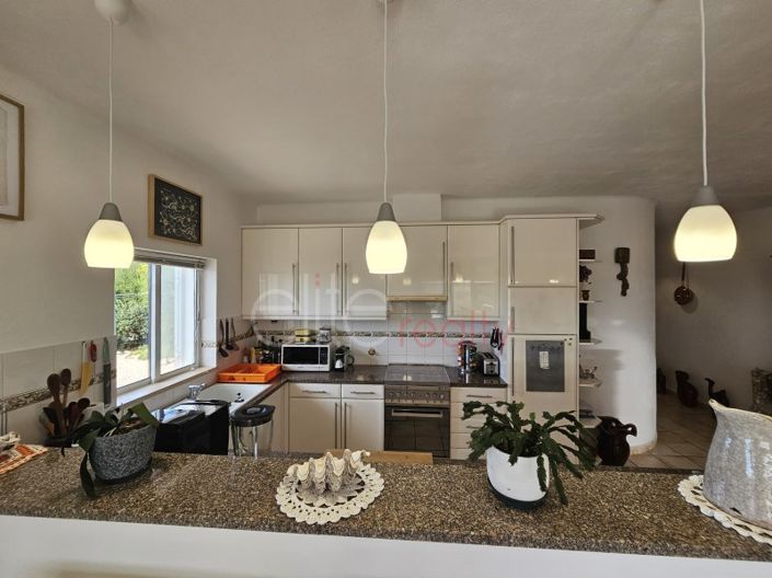 Image No.6-4 Bed House for sale