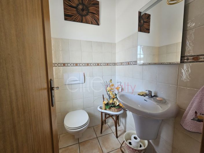 Image No.8-4 Bed House for sale