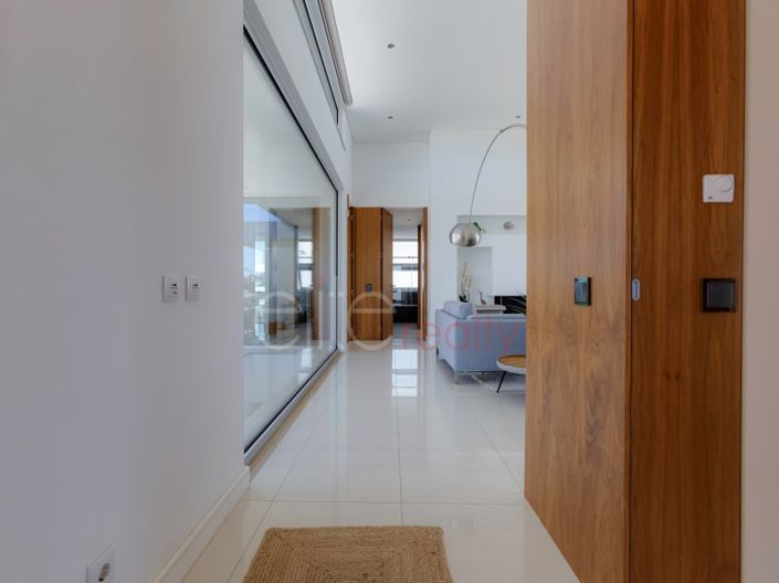 Image No.10-4 Bed House for sale