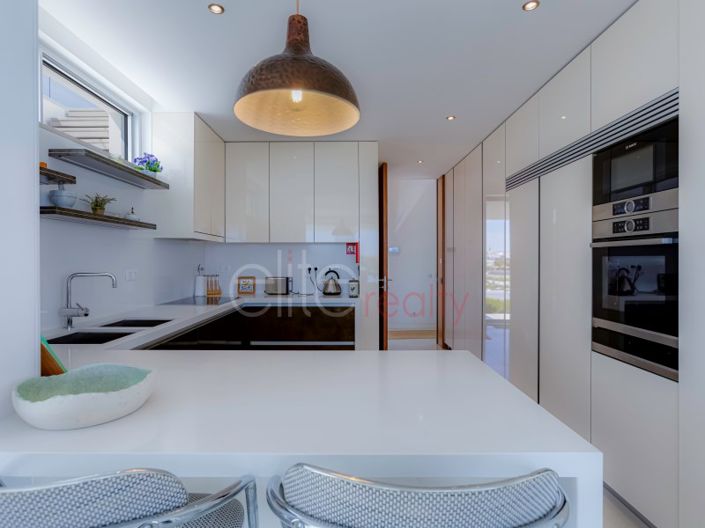 Image No.13-4 Bed House for sale