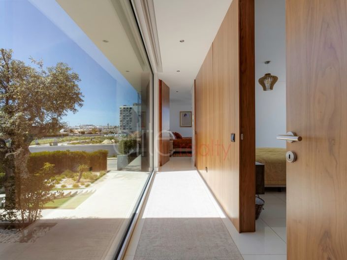 Image No.21-4 Bed House for sale