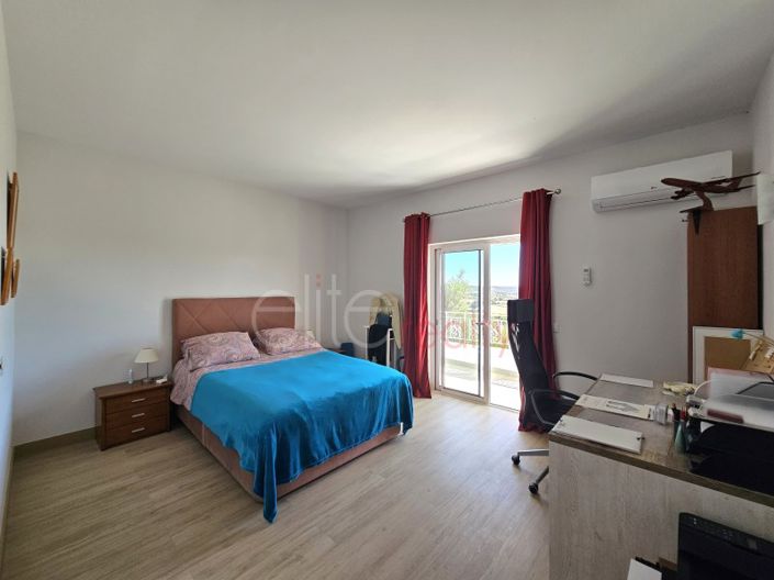 Image No.16-4 Bed House for sale