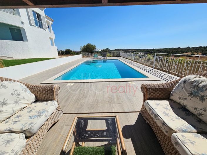 Image No.2-4 Bed House for sale