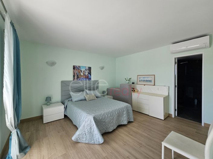 Image No.20-4 Bed House for sale