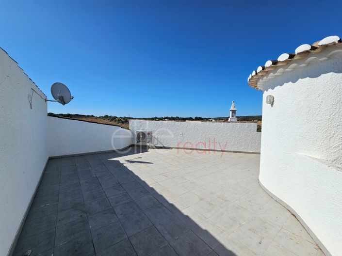 Image No.22-4 Bed House for sale