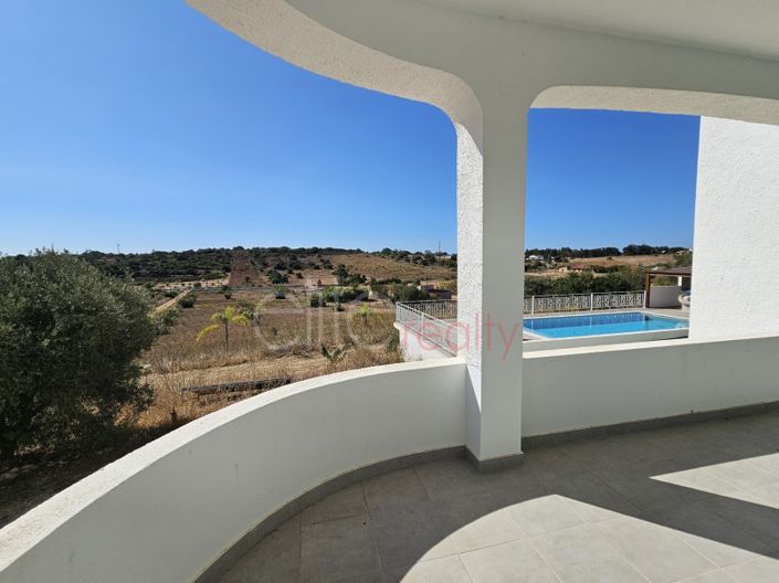 Image No.24-4 Bed House for sale