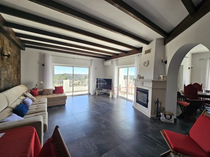 Image No.6-4 Bed House for sale