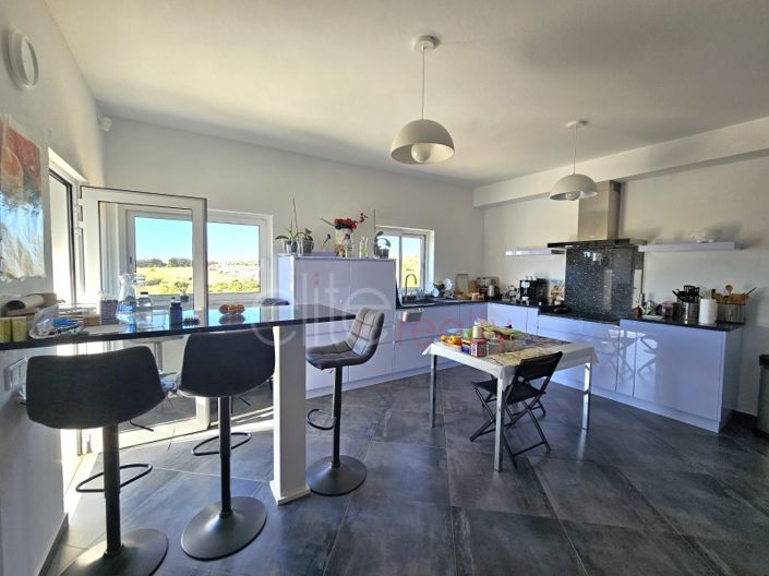 Image No.8-4 Bed House for sale