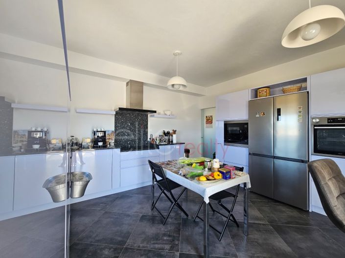 Image No.9-4 Bed House for sale