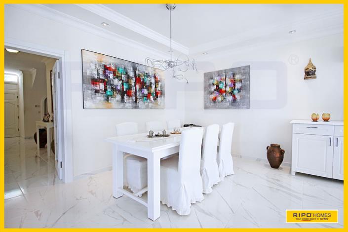 Image No.4-7 Bed Villa / Detached for sale