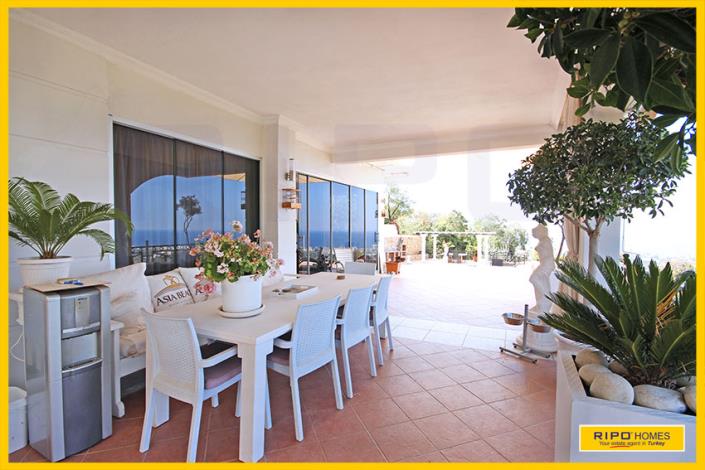 Image No.12-7 Bed Villa / Detached for sale