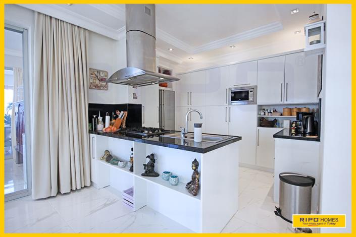 Image No.26-7 Bed Villa / Detached for sale