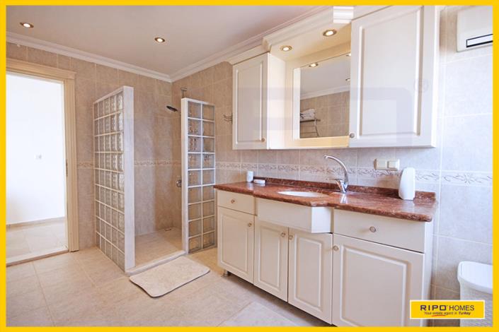 Image No.40-7 Bed Villa / Detached for sale