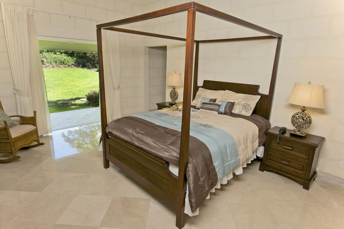 Image No.12-5 Bed Property for sale