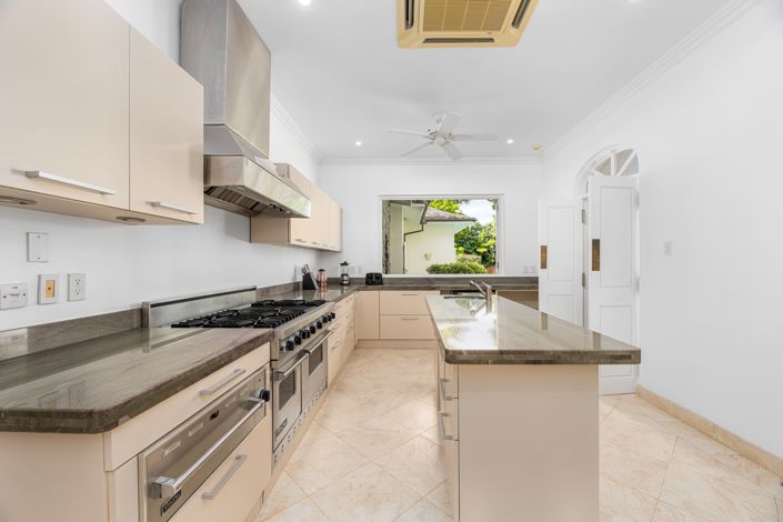 Image No.12-Propriété de 5 chambres à vendre à St James