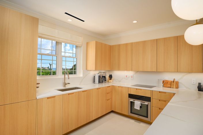 Image No.10-3 Bed Property for sale