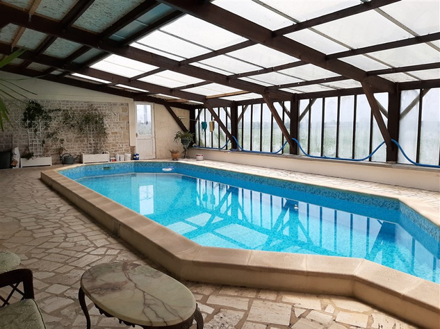 Image No.2-Châteaux de 9 chambres à vendre à Chef-Boutonne