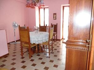 Image No.3-Propriété de 4 chambres à vendre à Castagnole delle Lanze