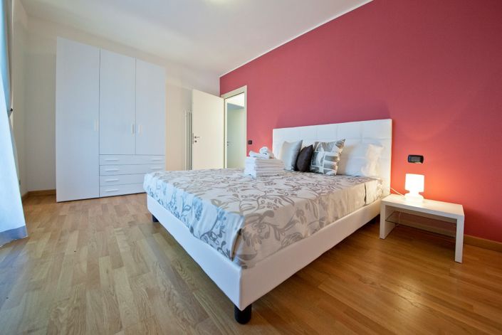 Image No.8-5 Bed Semi-Detached for sale