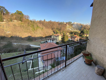 4657-tremezzo-balcony-