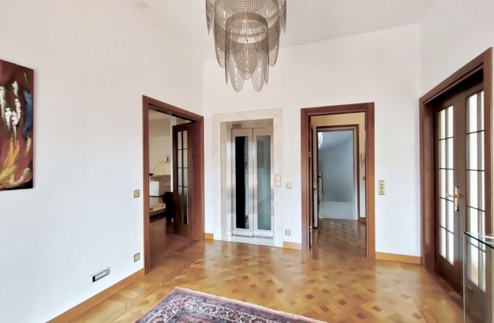 Image No.10-6 Bed Villa for sale