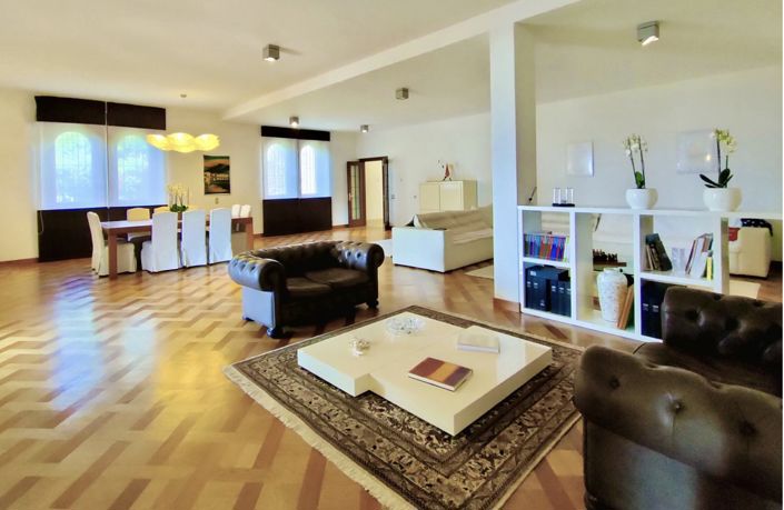 Image No.2-6 Bed Villa for sale