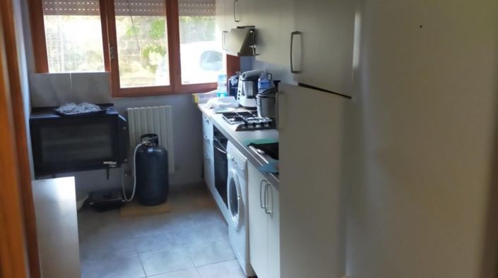 Image No.12-20 Bed Commercial for sale