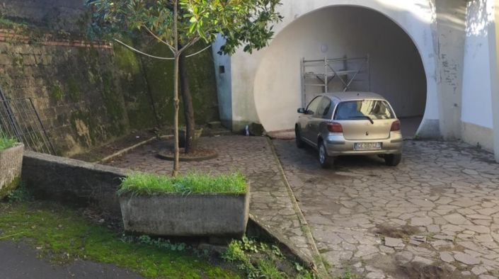 Image No.14-20 Bed Commercial for sale