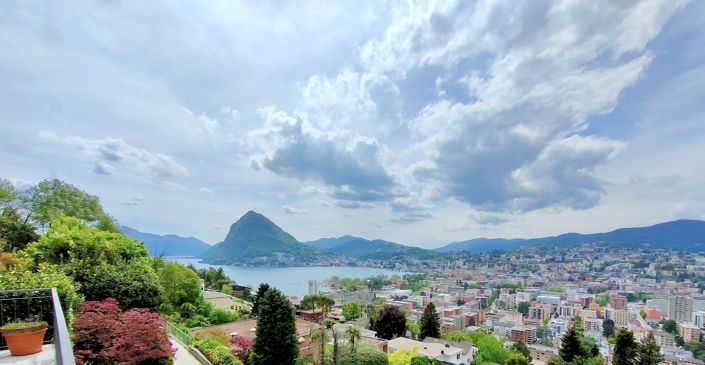 Image No.2-8 Bed Villa for sale