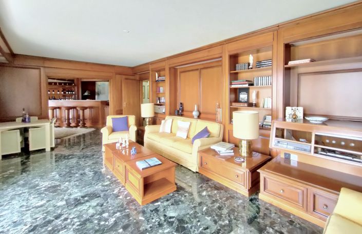 Image No.5-8 Bed Villa for sale