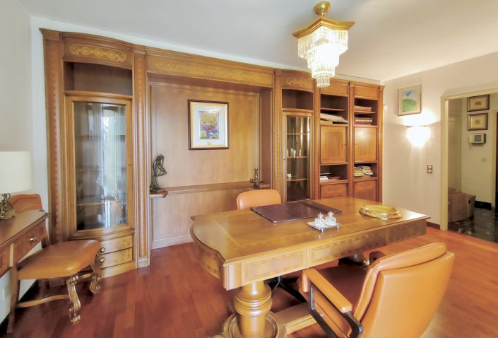 Image No.8-8 Bed Villa for sale