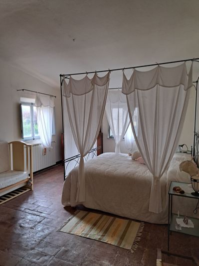 Image No.9-5 Bed House for sale