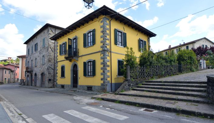 Image No.2-5 Bed Property for sale