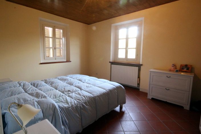 Image No.10-5 Bed Semi-Detached for sale