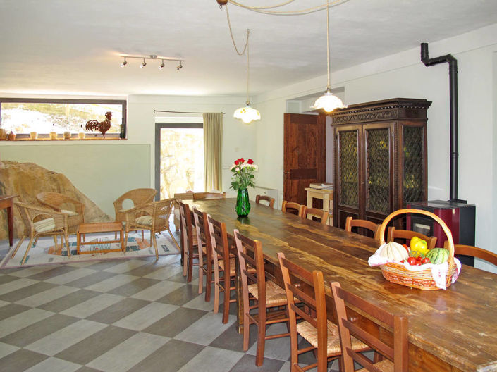 Image No.8-6 Bed Property for sale