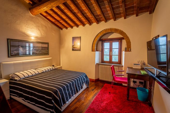 Image No.10-5 Bed Property for sale