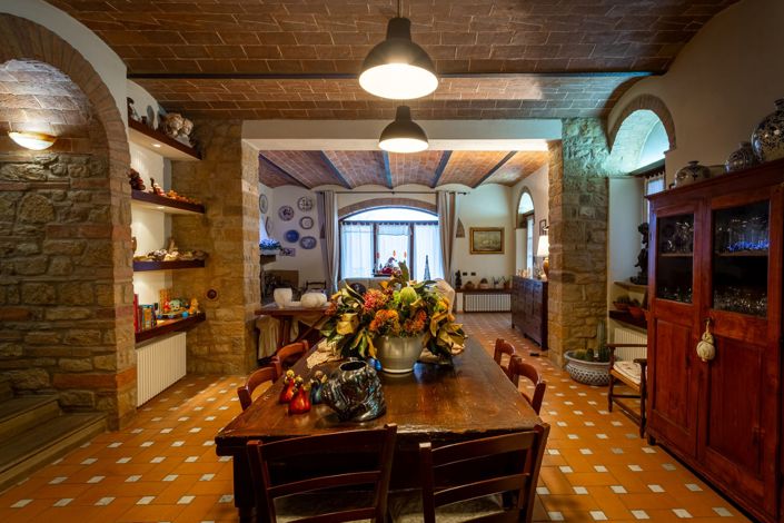 Image No.7-5 Bed Property for sale