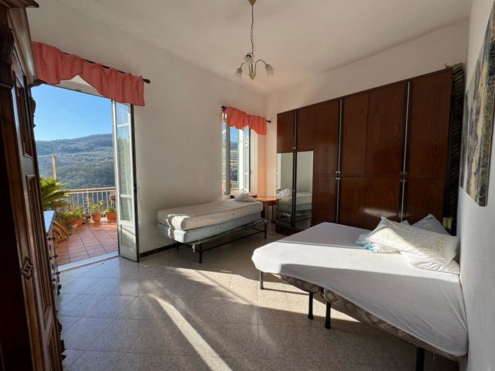 Image No.6-9 Bed Villa for sale