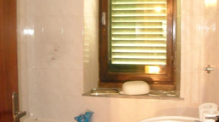 Image No.13-3 Bed Property for sale