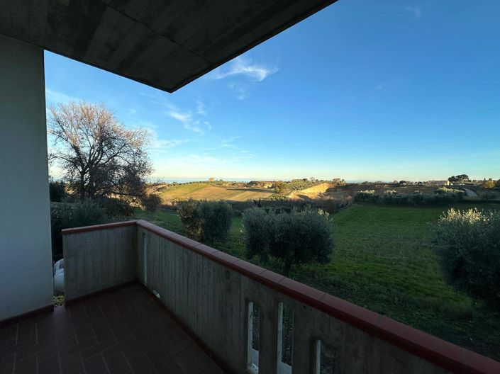 Image No.3-Propriété de 9 chambres à vendre à Cupra Marittima