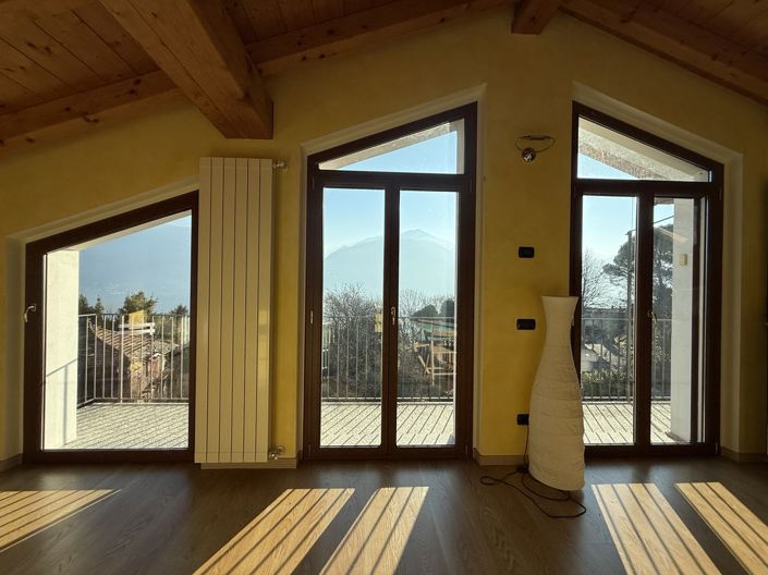 Image No.12-2 Bed House for sale